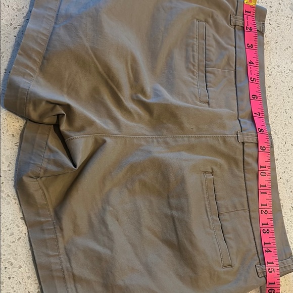 Tan Cargo Shorts with Mid-Length Cut and Classic Styling - Picture 7 of 10